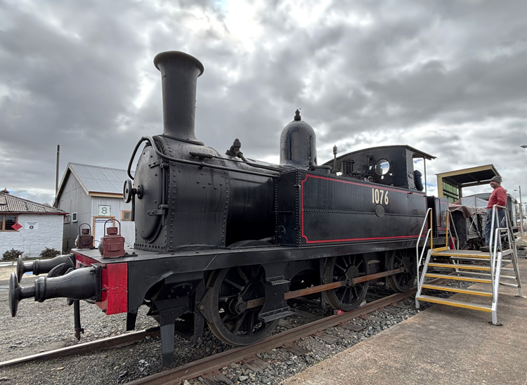 A train on the tracks

AI-generated content may be incorrect.