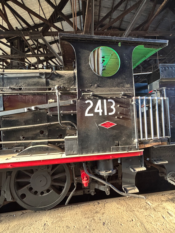 A close up of a train

AI-generated content may be incorrect.