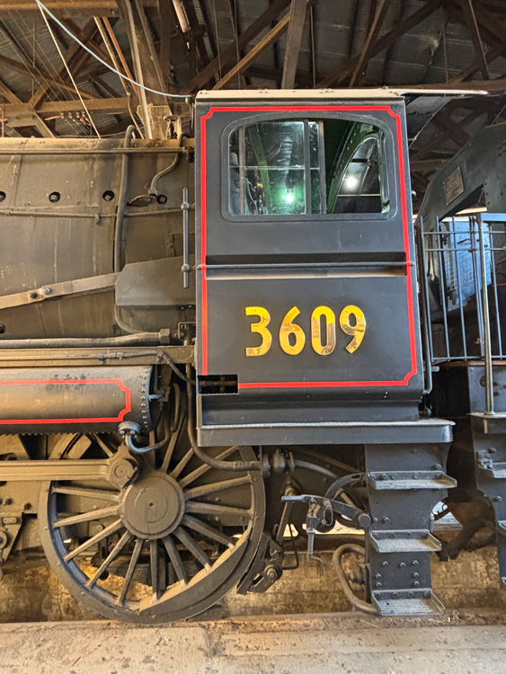 A close up of a train

AI-generated content may be incorrect.