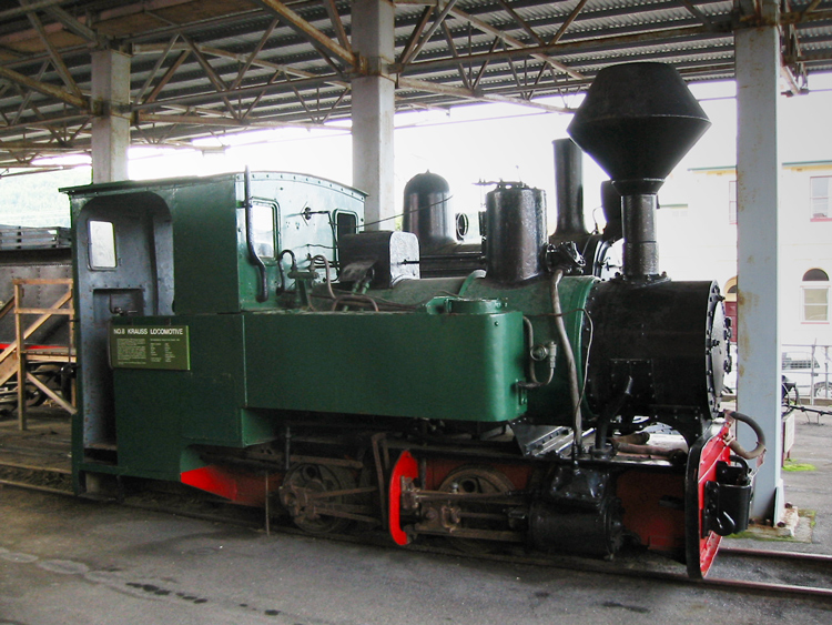 A green train engine

Description automatically generated with low confidence