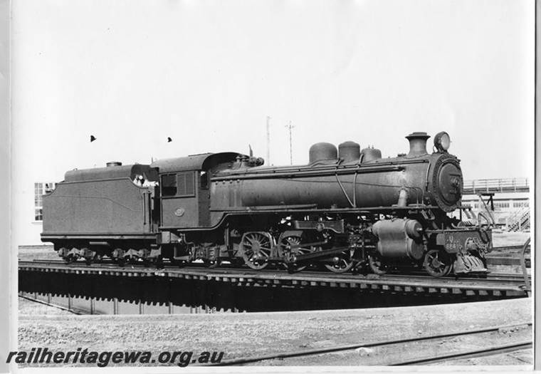 A black and white photo of a train on a track

Description automatically generated with medium confidence